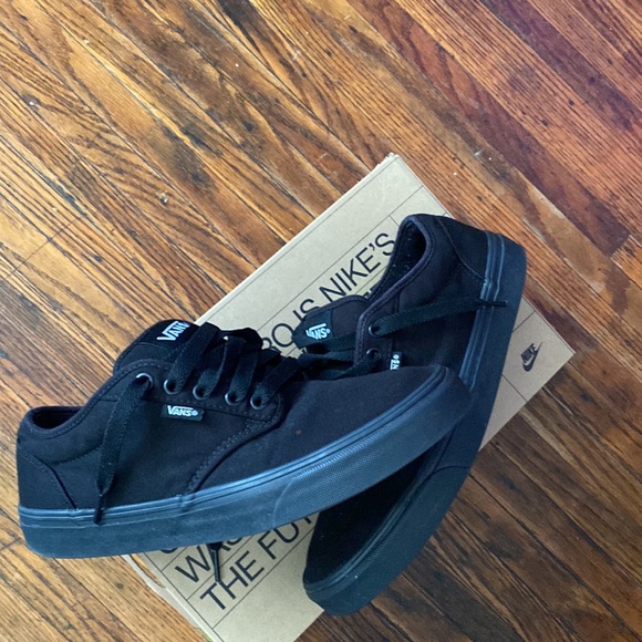 Vans - Picture 3 of 6